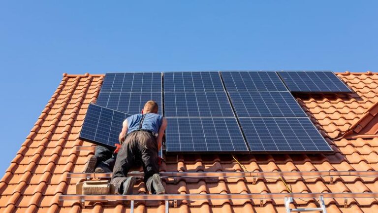 découvrez comment réduire votre facture edf grâce à l'énergie solaire. explorez les avantages des panneaux solaires et apprenez à optimiser votre consommation pour réaliser des économies significatives tout en préservant l'environnement.