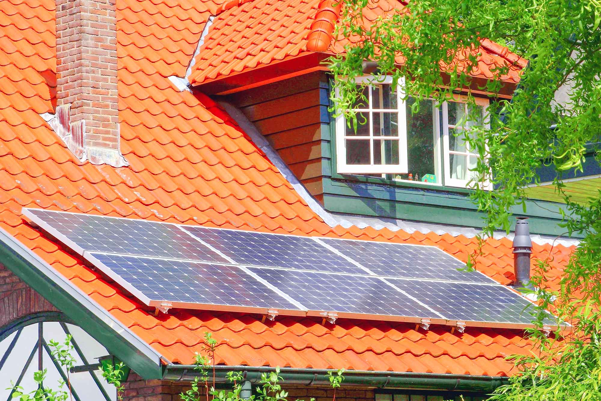 découvrez comment les panneaux solaires peuvent réduire votre facture d'électricité. optimisez votre consommation d'énergie et faites des économies tout en contribuant à la protection de l'environnement.
