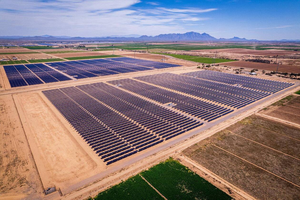 découvrez comment une ferme solaire transforme la manière de produire de l'énergie renouvelable. plongez dans l'univers des panneaux photovoltaïques, des avantages écologiques et des solutions durables pour un avenir énergétique respectueux de l'environnement.