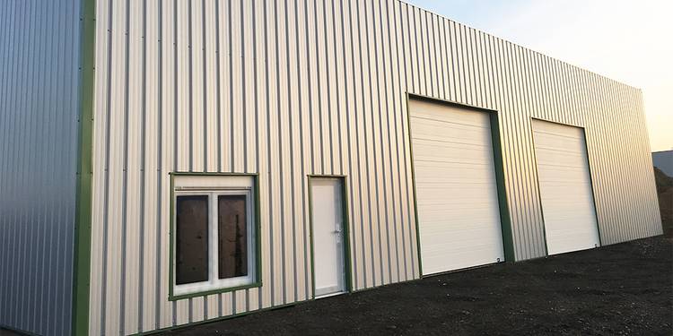 découvrez les étapes essentielles pour fermer un hangar de manière sécurisée et efficace. obtenez des conseils pratiques sur les matériaux, les réglementations et les méthodes d'isolation pour assurer la protection de votre espace de stockage.