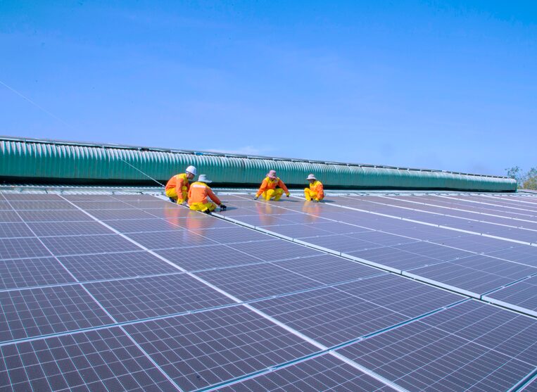 découvrez le métier de technicien photovoltaïque : ses missions, compétences requises, formations et perspectives d'évolution. informez-vous sur un secteur en pleine croissance dédié à l'énergie solaire et contribuez à un avenir durable.