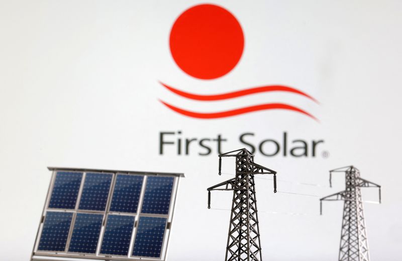 découvrez les enjeux et opportunités d'investissement liés à first solar en bourse. analyse des performances de l'entreprise et de son impact sur le marché des énergies renouvelables.