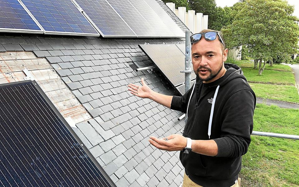 découvrez notre formation complète pour devenir installateur de panneaux solaires. apprenez les techniques essentielles, les normes de sécurité et les meilleures pratiques pour maîtriser l'installation de systèmes photovoltaïques et contribuer à une énergie durable.
