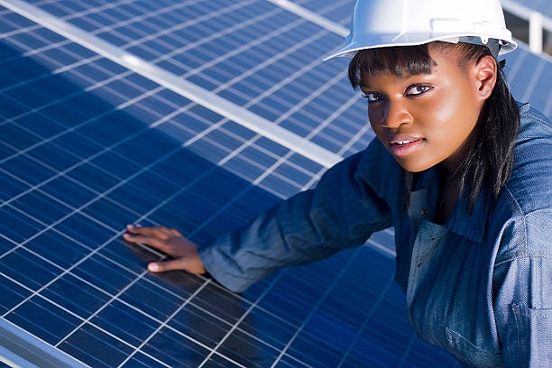 découvrez notre formation photovoltaïque gratuite qui vous permettra d'acquérir les compétences nécessaires pour maîtriser l'énergie solaire. apprenez les principes fondamentaux, les techniques d'installation et les avantages des systèmes photovoltaïques. rejoignez-nous dès aujourd'hui pour un avenir durable et éclairé.