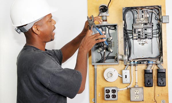 découvrez notre formation de technicien en électricité, conçue pour vous fournir les compétences nécessaires dans le domaine électrique. apprenez les bases de l'électricité, les normes de sécurité, et développez des aptitudes pratiques pour devenir un professionnel recherché. inscrivez-vous dès maintenant pour construire votre avenir dans le secteur de l'électricité.