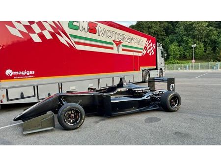 découvrez notre sélection de formules 3 à vendre, idéales pour les passionnés de course automobile. explorez des modèles performants et en excellent état, prêts à prendre la piste. ne manquez pas cette opportunité d'acquérir votre bolide de compétition !