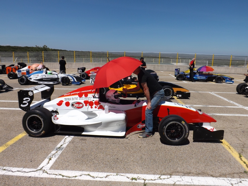 découvrez notre offre exclusive de formule 3 à vendre, idéale pour les passionnés de sport automobile. profitez de performances exceptionnelles et d'un design aérodynamique. n'attendez plus pour acquérir cette voiture de course qui allie vitesse et savoir-faire technique !