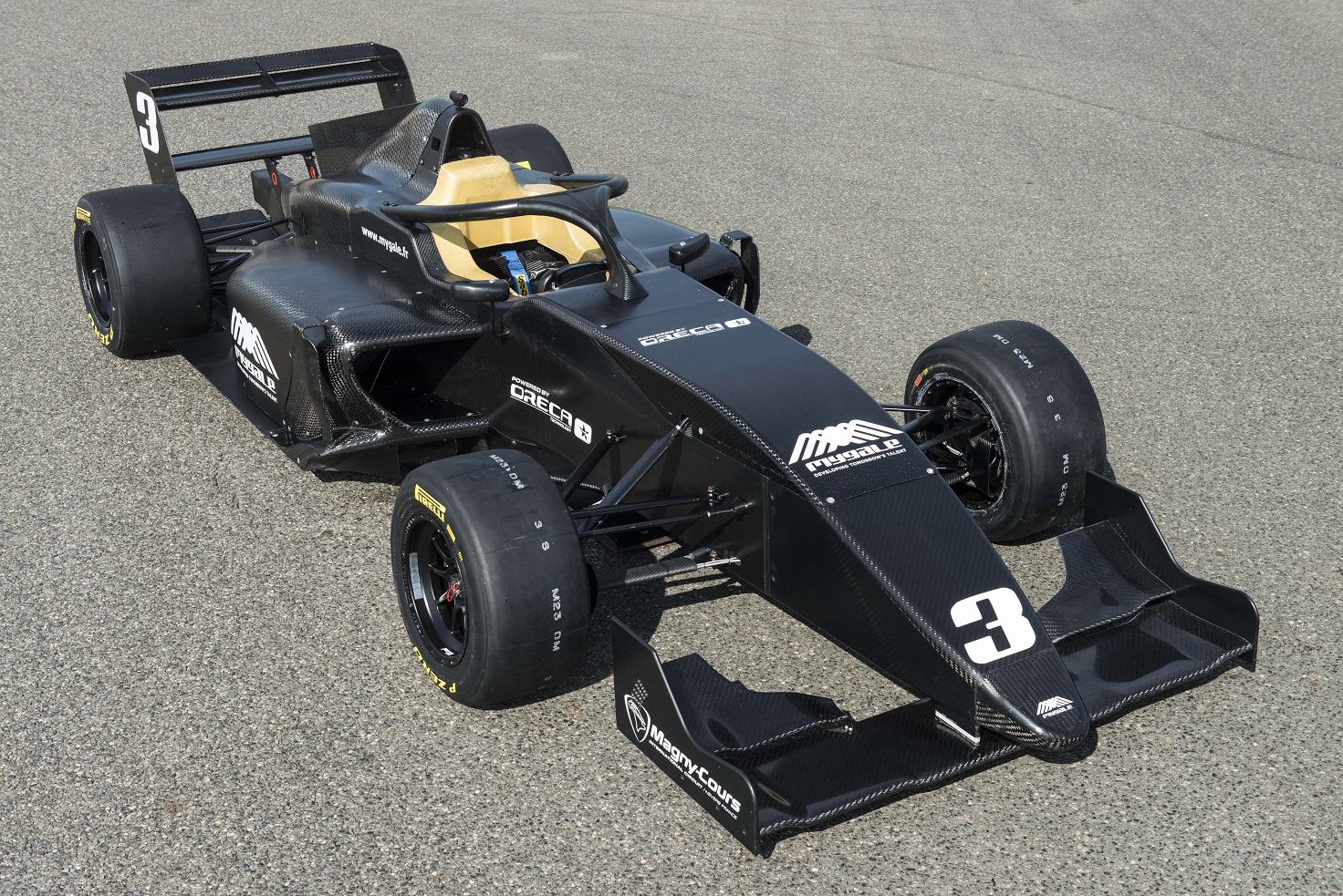 découvrez notre sélection de formule 3 à vendre, des voitures de course performantes et bien entretenues, idéales pour les passionnés de sports automobiles. ne manquez pas l'opportunité de posséder une véritable légende de la piste !