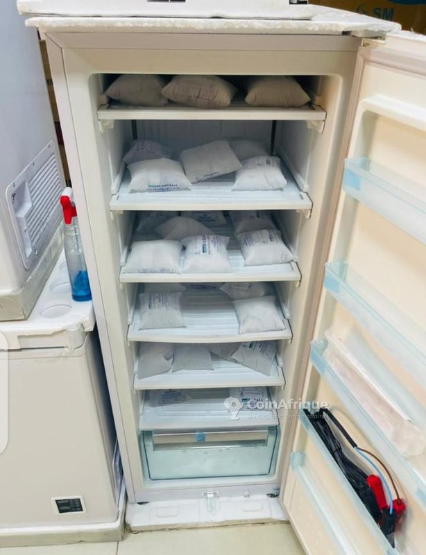 découvrez notre frigo solaire, la solution idéale pour conserver vos aliments frais tout en respectant l'environnement. pratique et économique, il fonctionne grâce à l'énergie solaire, parfait pour le camping, les randonnées ou les situations hors réseau.