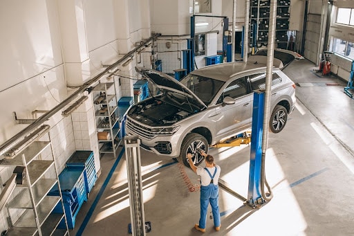 découvrez notre garage, votre partenaire de confiance pour l'entretien et la réparation de votre véhicule. profitez d'un service professionnel, d'un personnel qualifié et d'un équipement moderne pour garantir la performance et la sécurité de votre voiture.