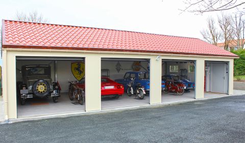 découvrez notre garage spacieux pouvant accueillir deux voitures, conçu pour allier fonctionnalité et esthétisme. idéal pour protéger vos véhicules tout en offrant un espace de rangement supplémentaire. un choix pratique pour chaque propriétaire de voiture!