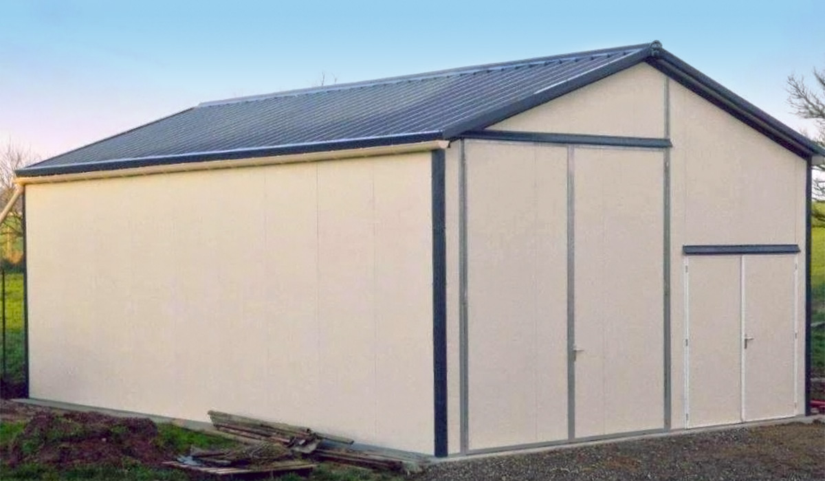 découvrez notre garage spacieux de 60m2, idéal pour le stockage de vos véhicules, matériel ou projet. profitez d'un espace polyvalent et sécurisé pour répondre à tous vos besoins.