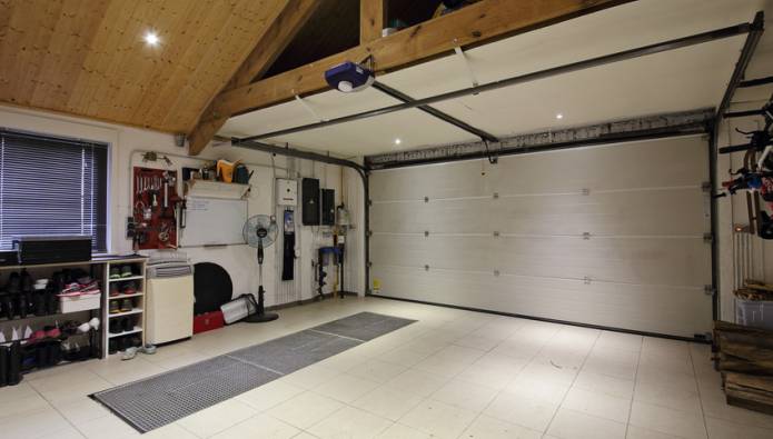 découvrez notre garage spacieux de 60m2, idéal pour le stockage de vos véhicules, outils et matériel. profitez d'un espace organisé et sécurisé, parfaitement adapté à vos besoins. transformez votre garage en un environnement fonctionnel et optimisé dès aujourd'hui.