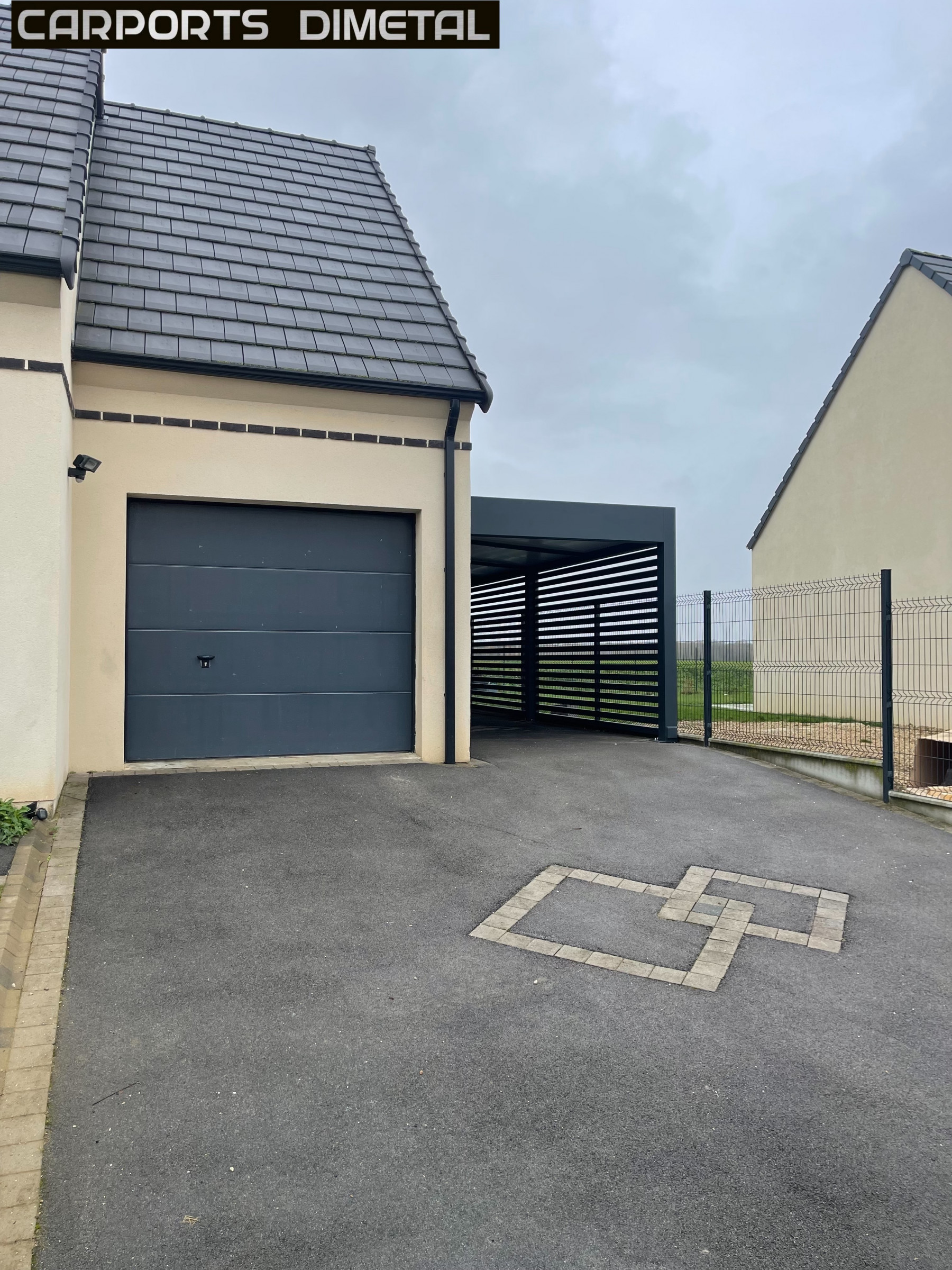 découvrez notre garage en béton spacieux conçu pour accueillir deux voitures. offrant durabilité et sécurité, ce garage est idéal pour protéger votre véhicule des intempéries. profitez de solutions personnalisées et d'un espace optimisé pour un rangement pratique.