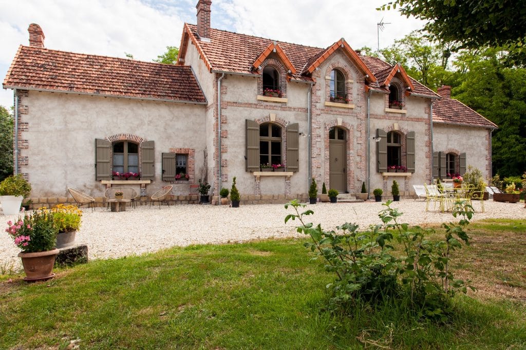 découvrez notre gîte accueillant, idéal pour vos vacances en pleine nature. profitez du confort moderne et d'un cadre paisible pour vous ressourcer. réservez dès maintenant votre escapade inoubliable!