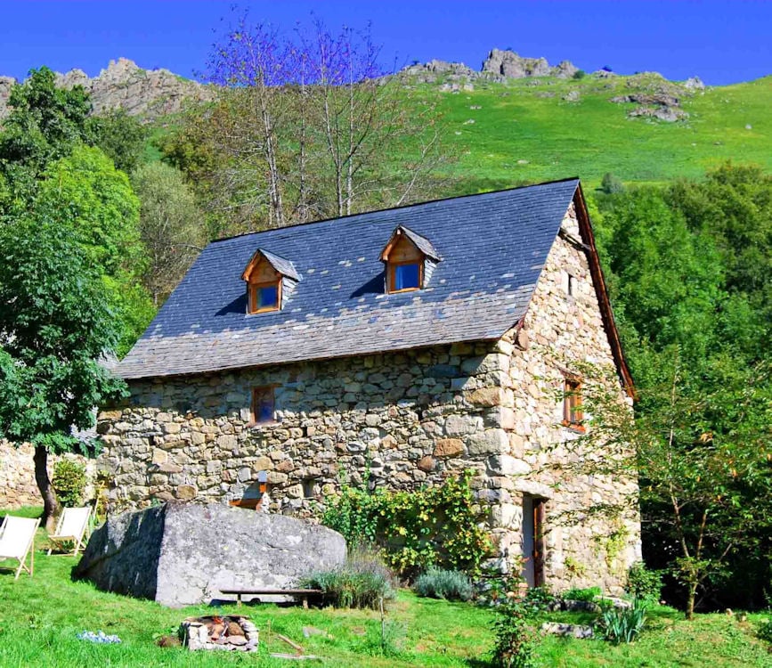 découvrez notre gîte de charme, idéal pour fuir le quotidien et profiter d'un séjour relaxant en pleine nature. avec des équipements modernes et un cadre enchanteur, c'est l'endroit parfait pour des vacances en famille ou entre amis.