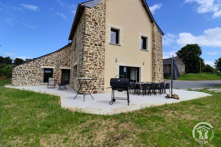 découvrez notre gîte chaleureux, un havre de paix au cœur de la nature, parfait pour des vacances reposantes en famille ou entre amis. profitez d'une ambiance conviviale, d'un cadre pittoresque et d'activités variées à proximité.