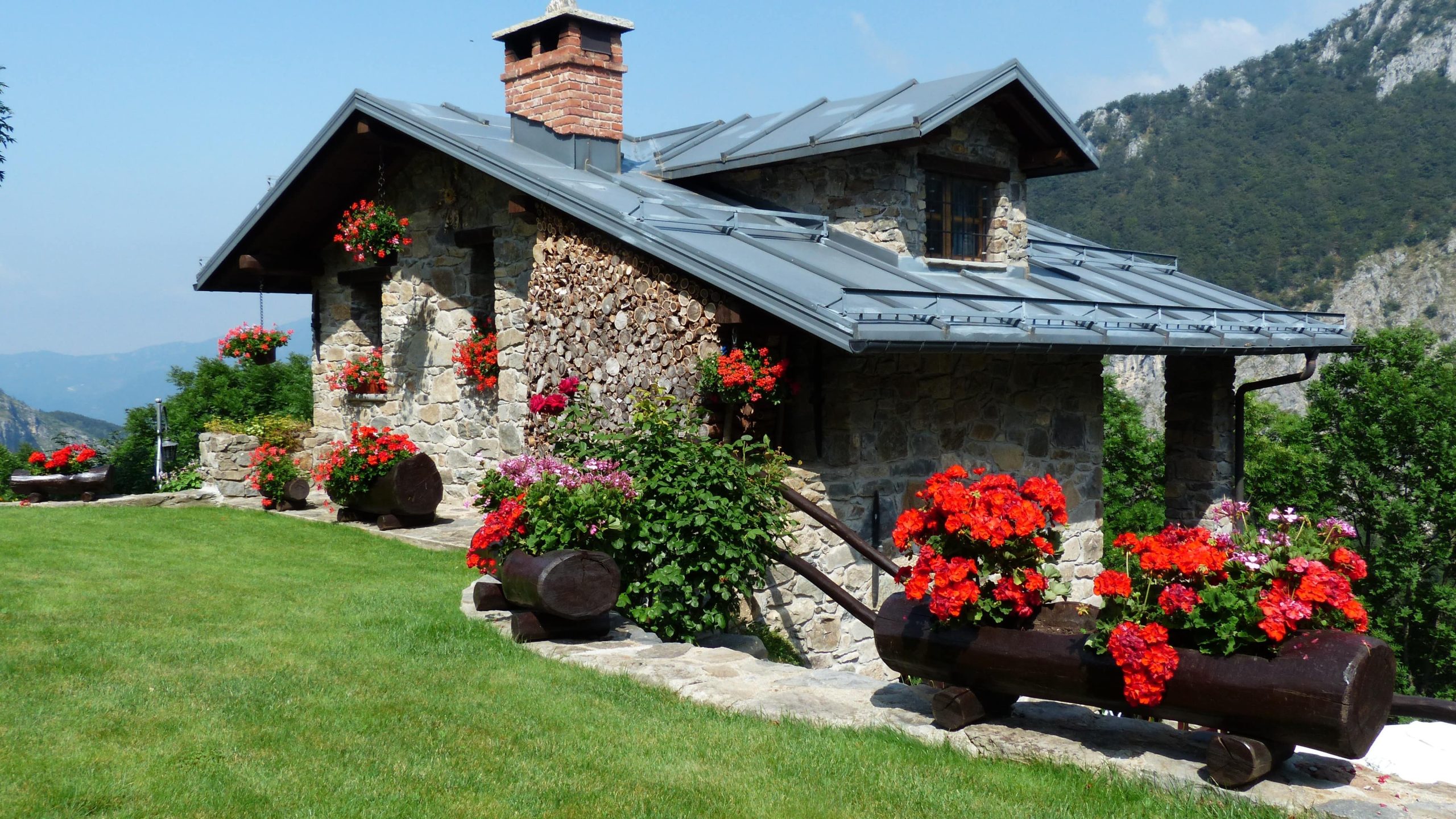 découvrez notre gîte accueillant, idéal pour une escapade en pleine nature. profitez d'un cadre paisible, d'équipements modernes et d'activités variées à proximité. réservez votre séjour relaxant dès maintenant !