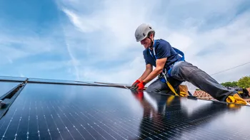 découvrez notre guide complet sur les panneaux photovoltaïques : tout ce qu'il faut savoir pour comprendre leur fonctionnement, les avantages, les meilleures options du marché et les étapes pour installer votre propre système solaire.