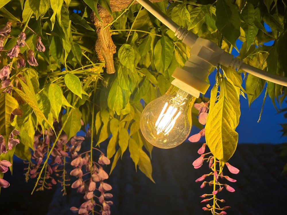 découvrez les causes possibles d'une guirlande solaire défectueuse et comment y remédier. optimisez l'éclairage extérieur de votre jardin avec nos conseils pratiques pour réparer ou remplacer votre guirlande.