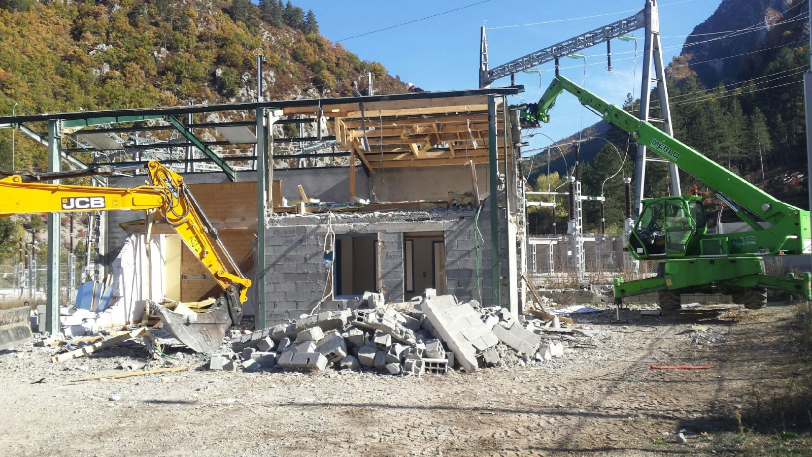 découvrez nos services spécialisés dans le démontage de hangars. nous vous garantissons un travail soigné et sécurisé pour la déconstruction de vos structures. contactez-nous pour un devis personnalisé !
