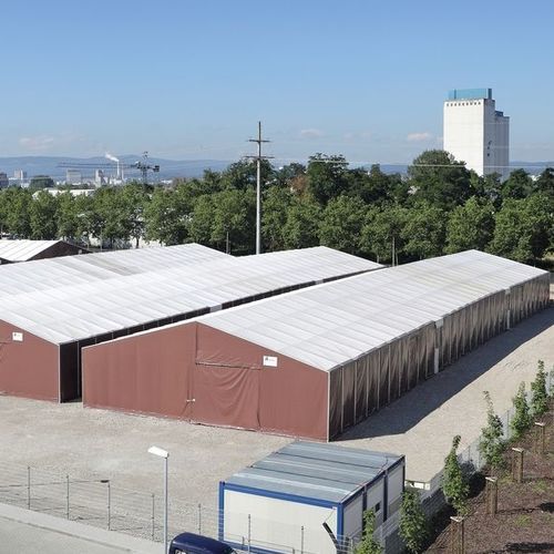 découvrez nos hangars industriels innovants, conçus pour répondre à tous vos besoins en matière de stockage et de logistique. offrant robustesse et flexibilité, nos structures garantissent un espace optimal pour vos activités professionnelles.