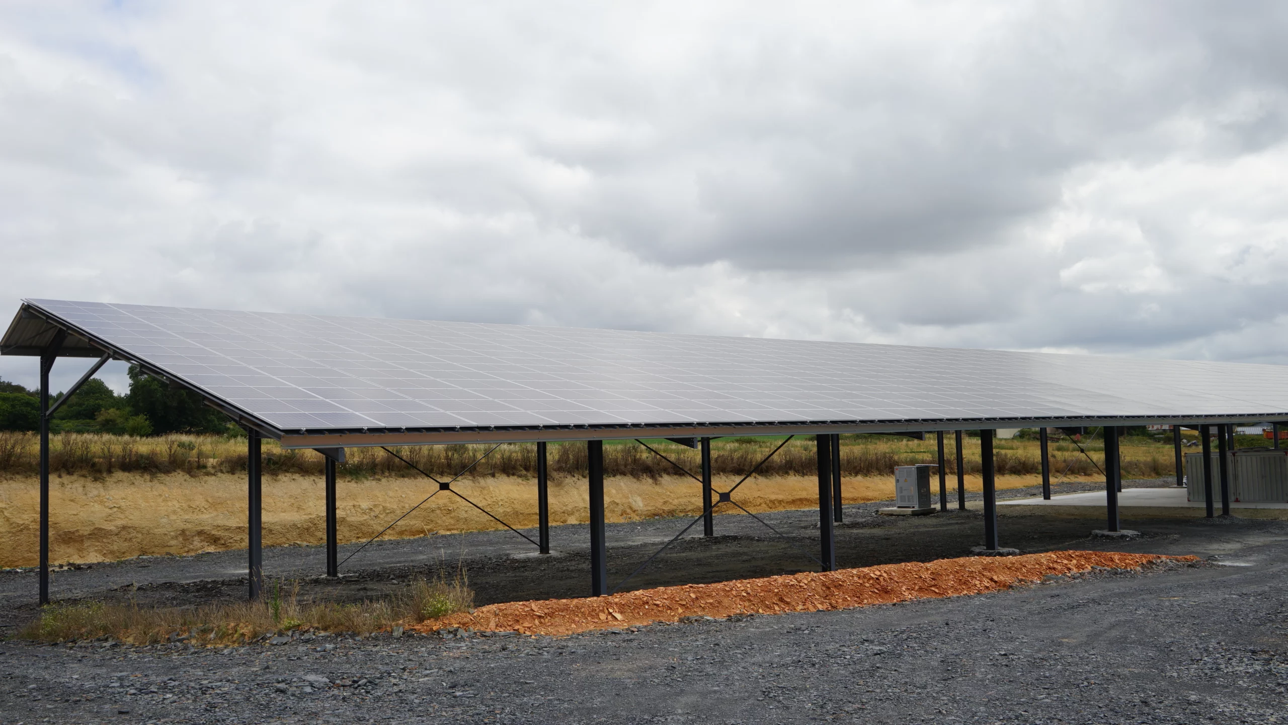 découvrez le hangar irisolaris, un espace innovant dédié aux solutions solaires et aux technologies durables. explorez nos services exceptionnels et engagez-vous vers un avenir éco-responsable.