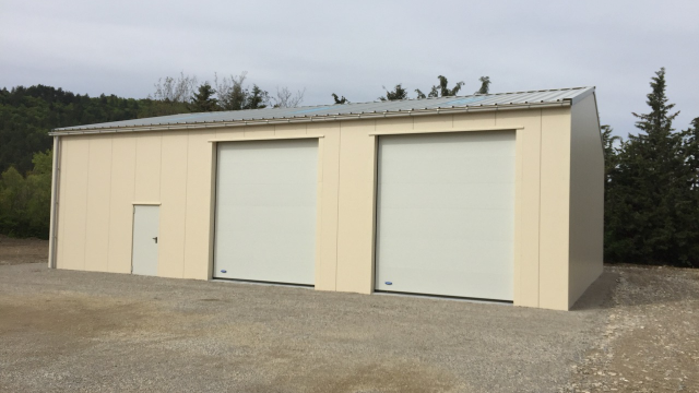 découvrez notre gamme de hangars kits, faciles à installer et conçus pour répondre à tous vos besoins de stockage. idéaux pour le jardinage, l'agriculture ou le stockage de véhicules, nos hangars offrent durabilité et robustesse à un prix compétitif.