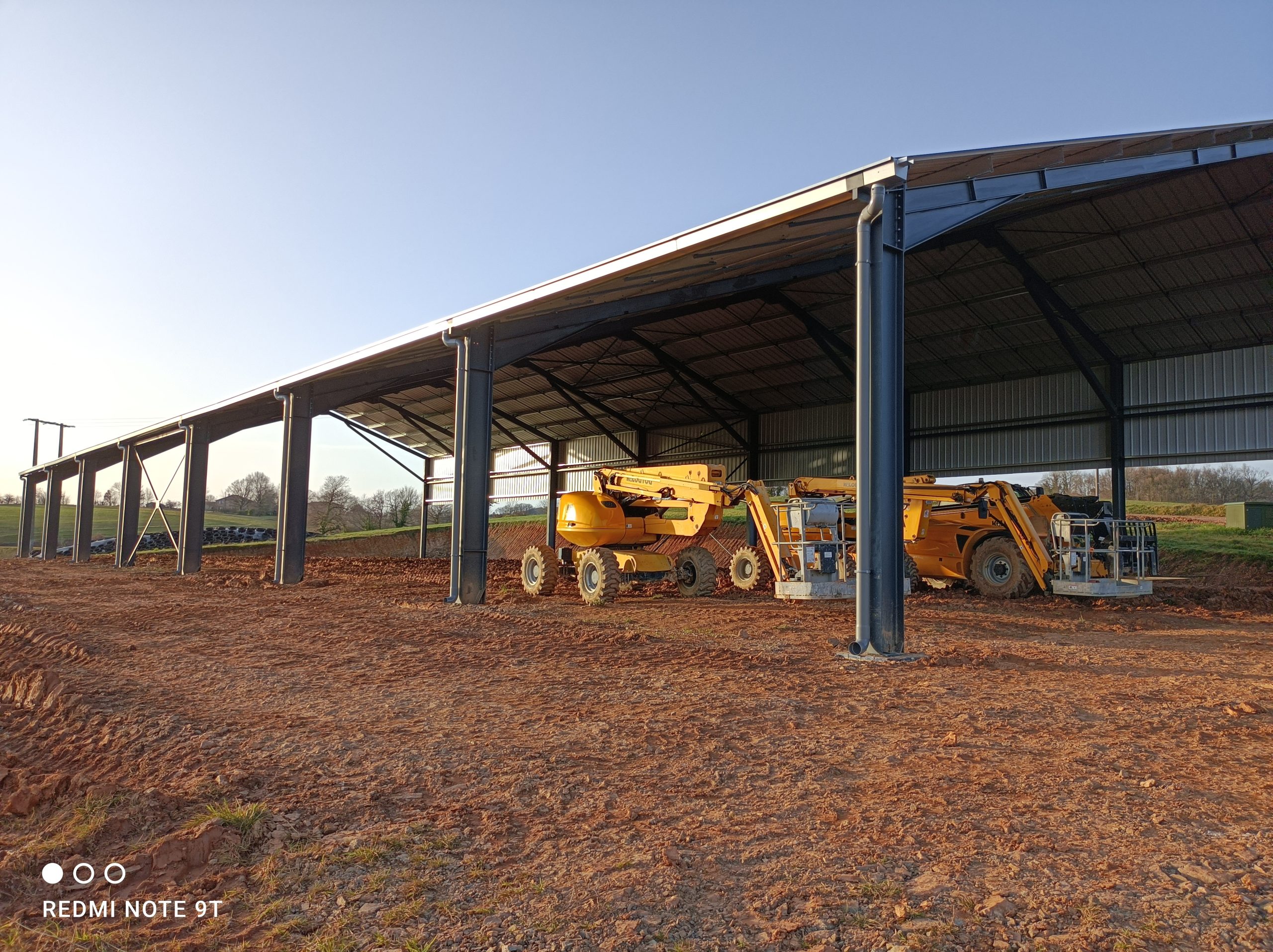 découvrez nos hangars kit, des solutions pratiques et économiques pour abriter vos équipements et véhicules. faciles à assembler, durables et personnalisables, ils sont parfaits pour tous vos besoins de stockage.