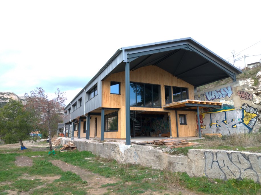 découvrez nos solutions de hangars métalliques, idéaux pour le stockage, l'atelier ou l'abri. conçus pour offrir durabilité, sécurité et praticité, nos hangars s'adaptent à tous vos besoins. contactez-nous pour plus d'informations !