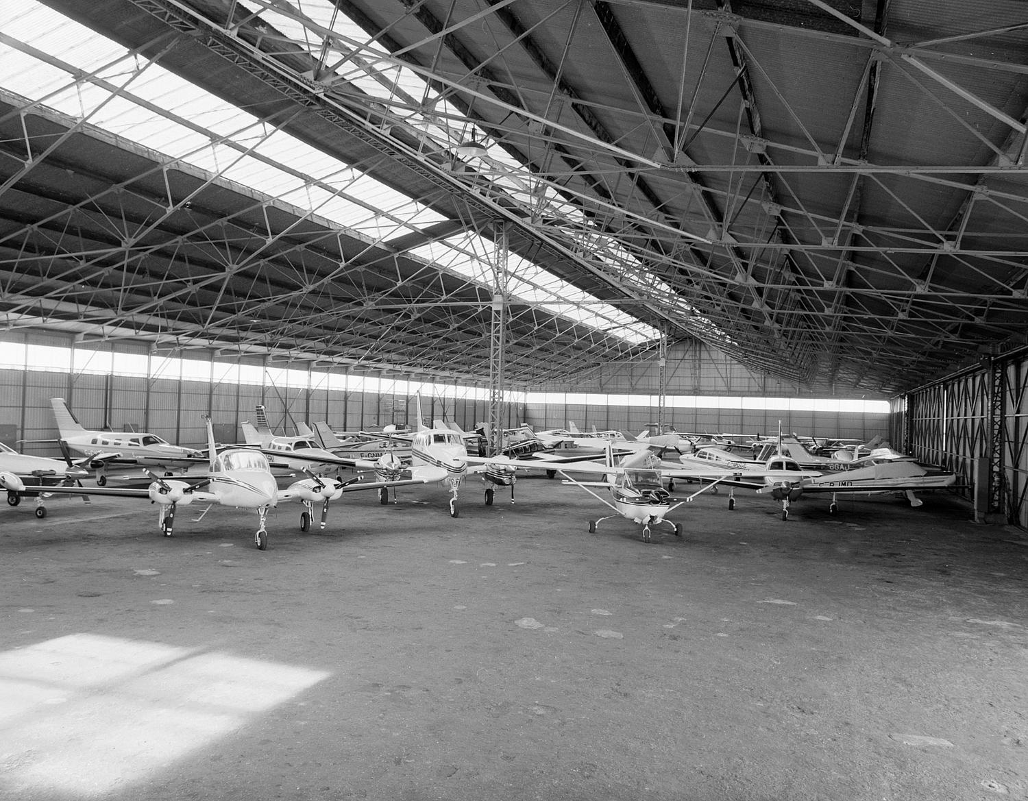 découvrez notre hangar mono, une solution idéale pour vos besoins de stockage ou d'activités industrielles. solide, spacieux et facilement personnalisable, il s'adapte à toutes vos exigences. faites confiance à notre expertise pour optimiser votre espace de travail.