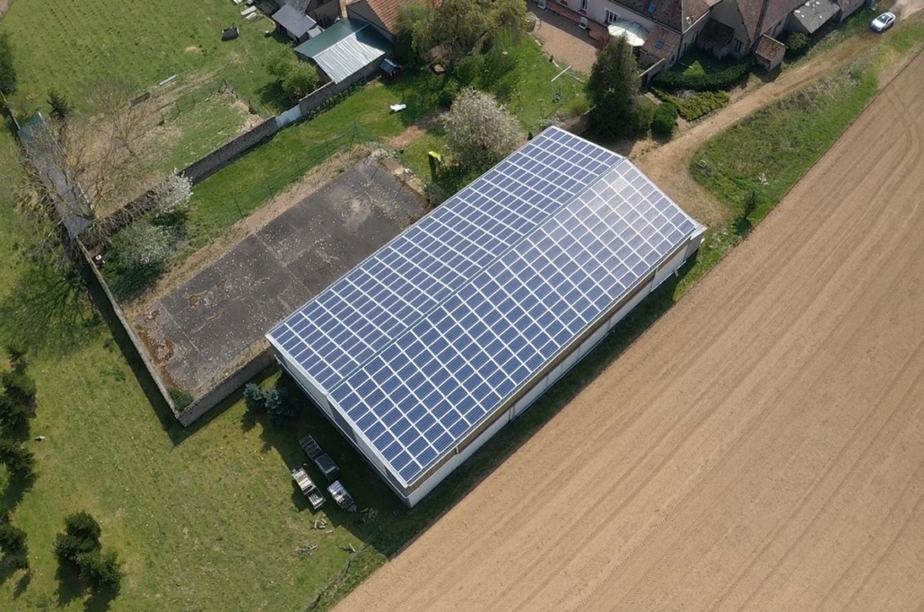 découvrez notre hangar monopente solaire, conçu pour maximiser l'efficacité énergétique tout en offrant un espace de rangement fonctionnel. idéal pour les exploitations agricoles ou les entreprises, ce hangar allie durabilité et performance écologique grâce à son toit incliné permettant l'installation de panneaux solaires. optez pour une solution pratique et responsable pour votre patrimoine.