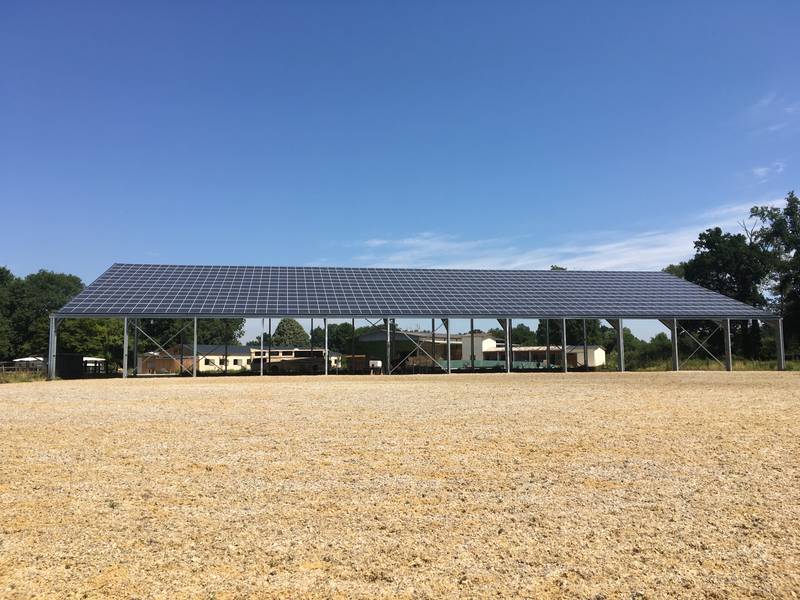 découvrez notre hangar monopente solaire, une solution innovante et durable pour vos besoins de stockage. maximisez l'utilisation de l'énergie solaire tout en bénéficiant d'une structure moderne et esthétique. idéal pour les entreprises soucieuses de l'environnement.