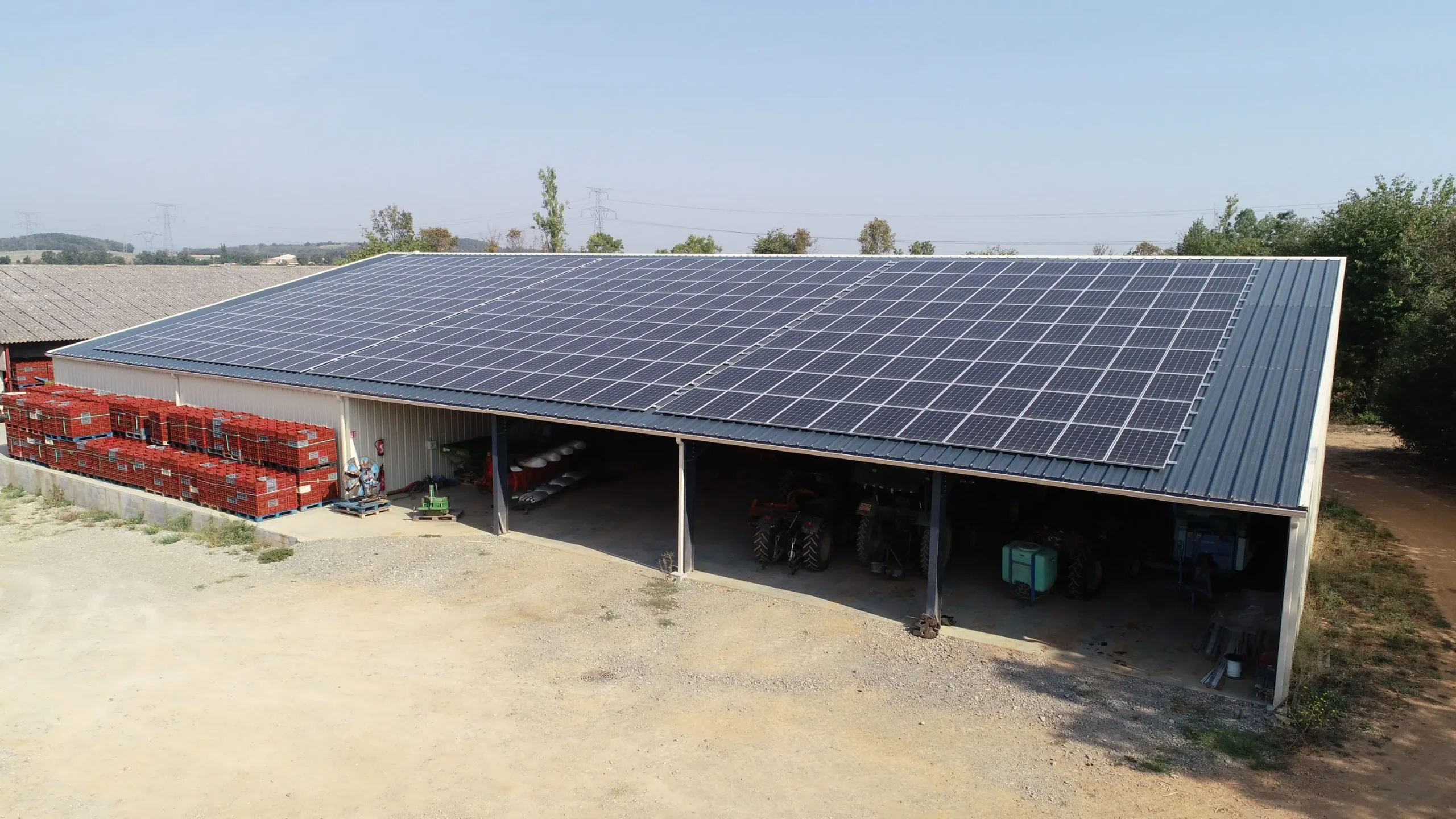 découvrez comment installer un hangar photovoltaïque gratuitement : optimisez votre espace tout en générant de l'énergie solaire pour réduire vos coûts et contribuer à la transition énergétique.