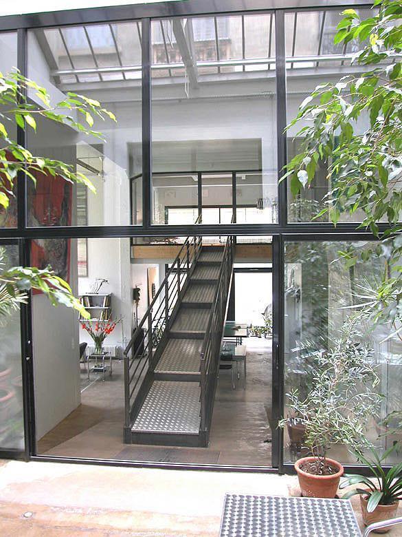 découvrez notre hangar rénové alliant charme industriel et modernité. idéal pour vos événements, ateliers ou projets d'entrepreneuriat, cet espace unique est prêt à accueillir vos idées les plus ambitieuses.