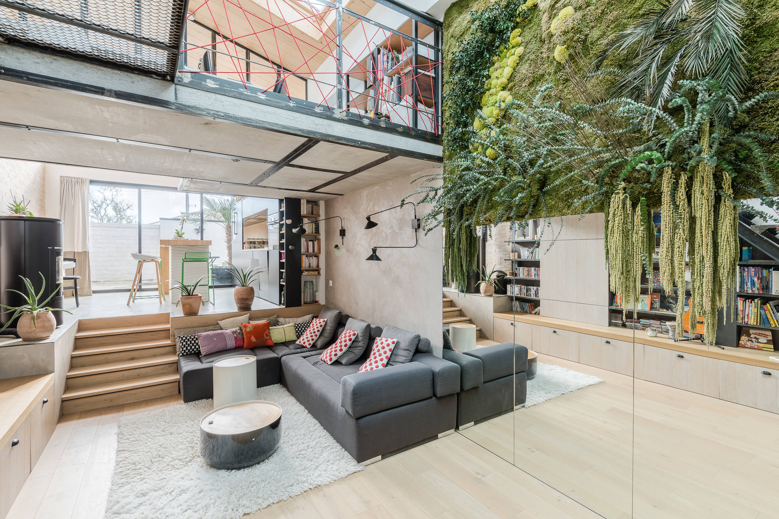 découvrez notre hangar rénové, un espace unique alliant charme authentique et modernité. parfait pour vos projets professionnels ou événements, profitez d'une ambiance chaleureuse et fonctionnelle, équipée de toutes les commodités nécessaires.