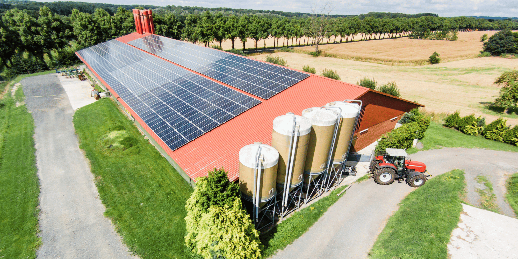 découvrez le hangar solaire agricole, une solution innovante et durable pour optimiser votre espace de stockage tout en produisant de l'énergie renouvelable. idéal pour les exploitations agricoles soucieuses de l'environnement, ce hangar combine fonctionnalité et respect de la nature.