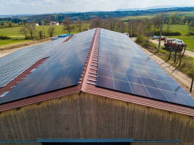 découvrez l'innovation du hangar solaire durable : une solution écologique et économique pour optimiser l'espace tout en produisant de l'énergie renouvelable. transformez votre gestion de l'énergie avec des technologies modernes adaptées à vos besoins.
