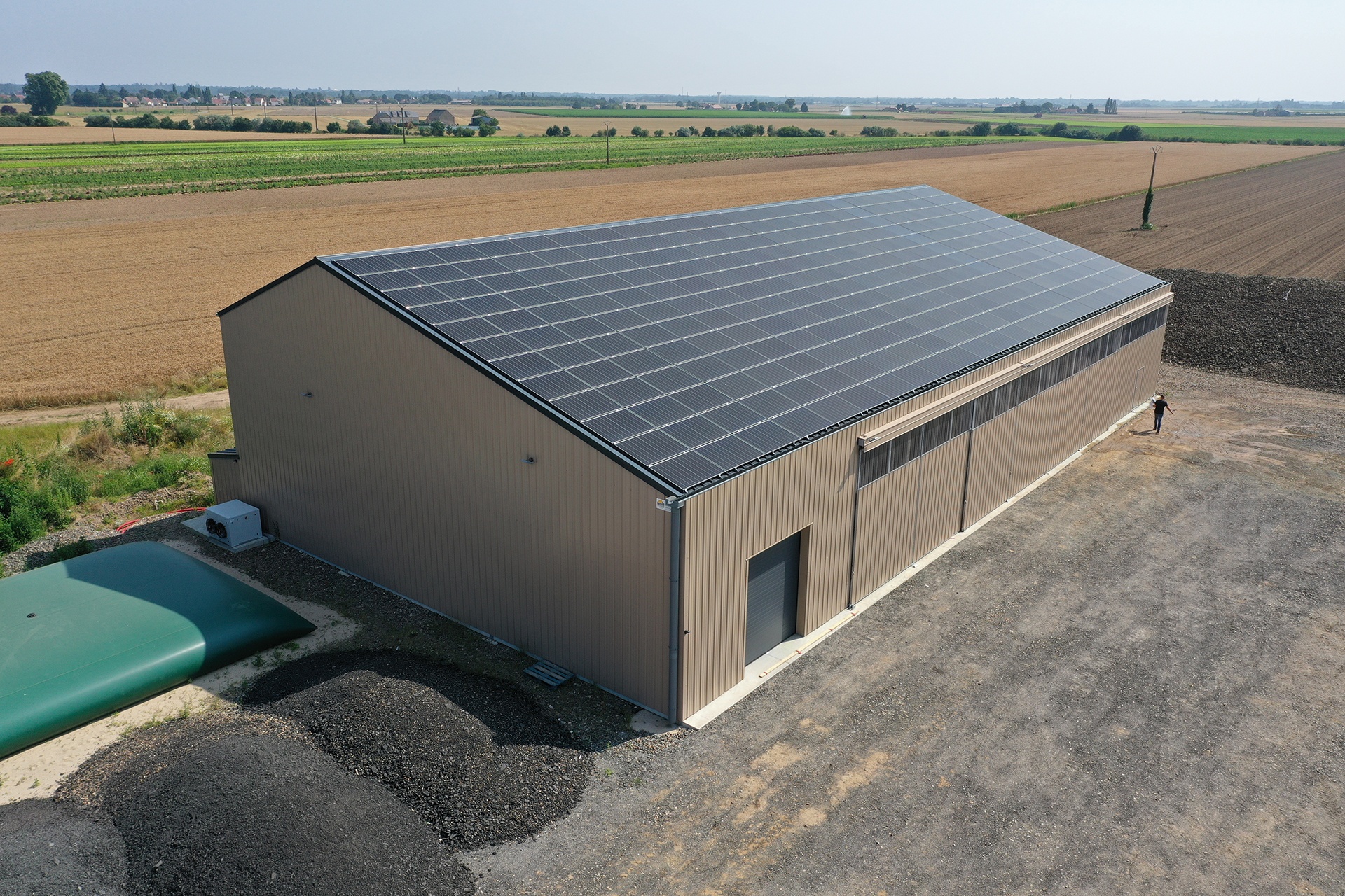 découvrez le hangar solaire durable, une solution innovante alliant respect de l'environnement et efficacité énergétique. optimisez vos espaces tout en réduisant votre empreinte carbone grâce à une structure conçue pour maximiser l'utilisation de l'énergie solaire.