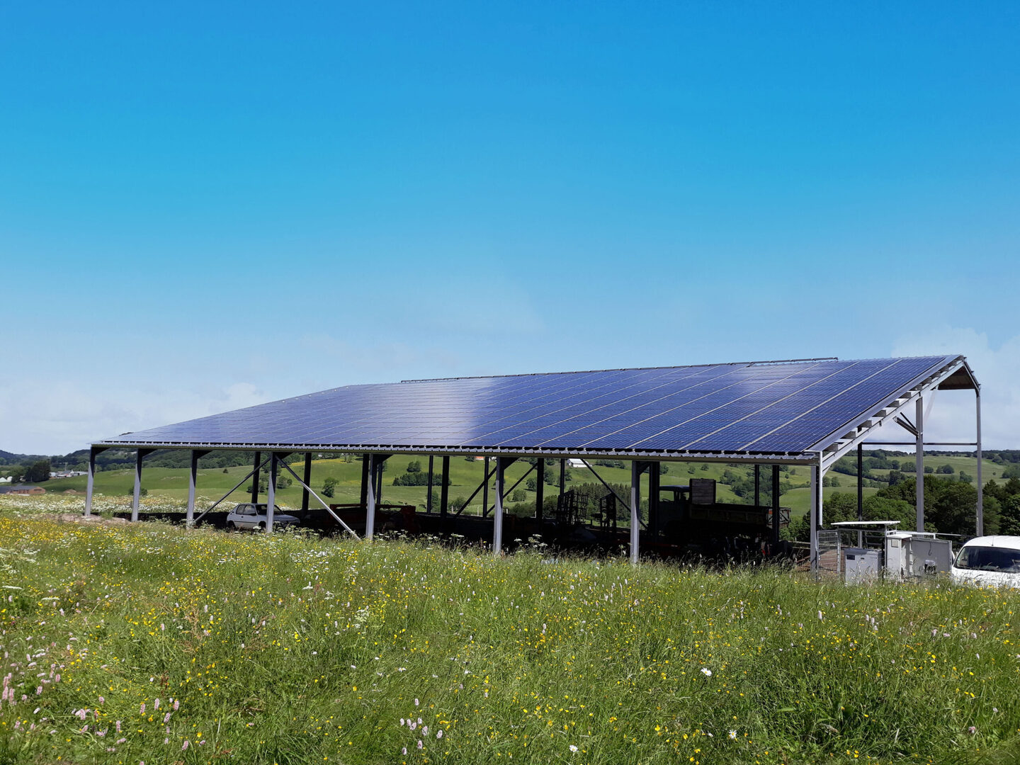 découvrez les avantages d'un hangar solaire durable, une solution innovante qui combine performance énergétique et respect de l'environnement. optez pour une construction écologique qui optimise l'utilisation de l'énergie solaire tout en offrant un espace fonctionnel pour vos activités.