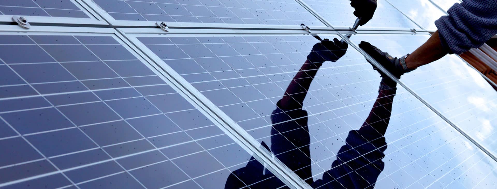 découvrez l'impact local des panneaux solaires sur l'environnement et l'économie. analysez comment cette source d'énergie renouvelable favorise la durabilité, crée des emplois et améliore la qualité de vie dans votre région.