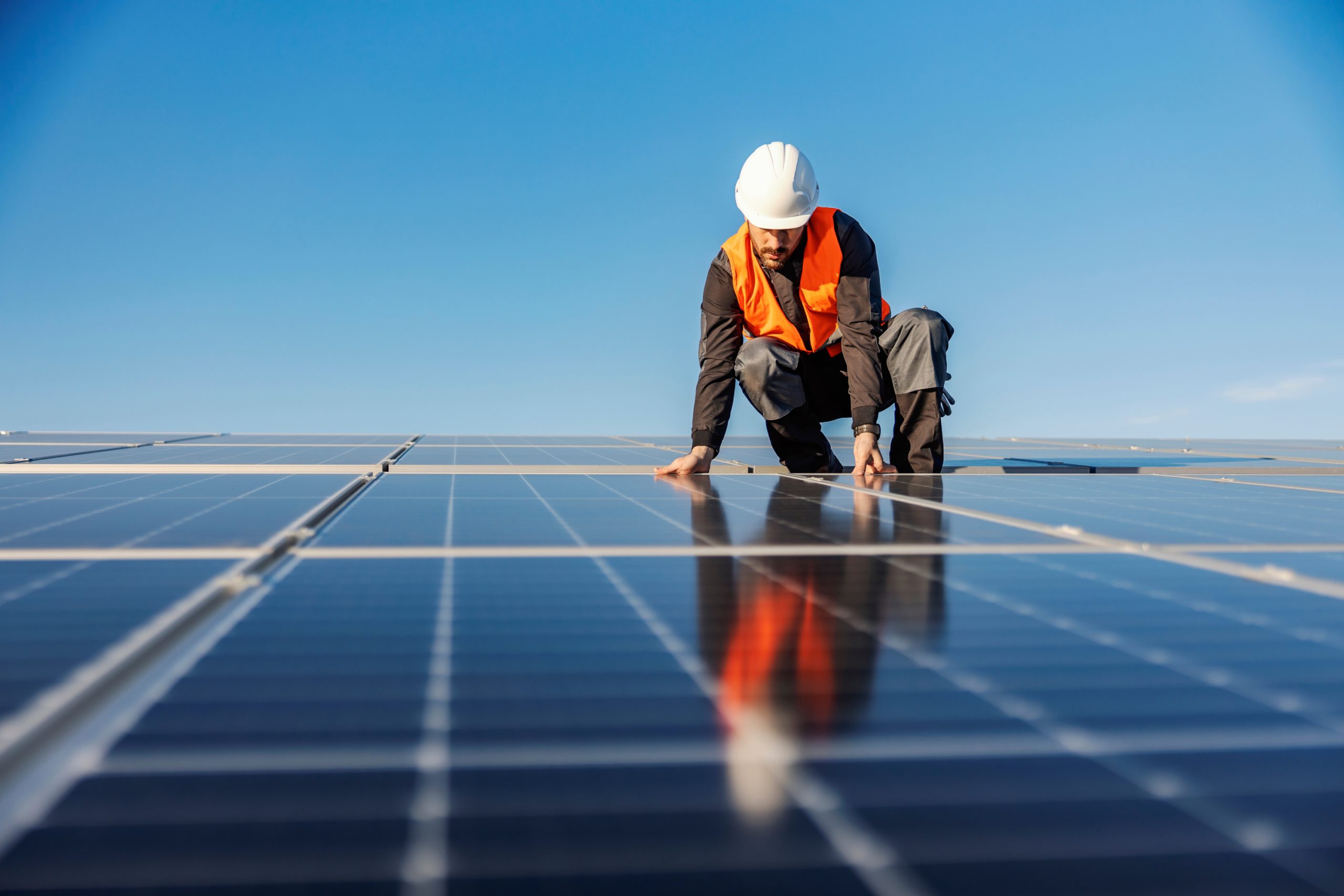 découvrez l'impact social des panneaux solaires : comment cette énergie renouvelable contribue à la lutte contre la pauvreté, crée des emplois locaux et améliore la qualité de vie des communautés tout en protégeant notre planète.