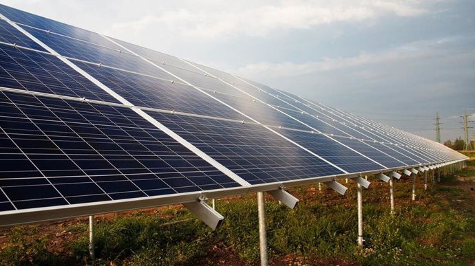 découvrez les impacts des panneaux photovoltaïques sur l'environnement et l'économie. explorez les bénéfices énergétiques, les réductions d'émissions de co2 et les enjeux liés à leur production et installation.