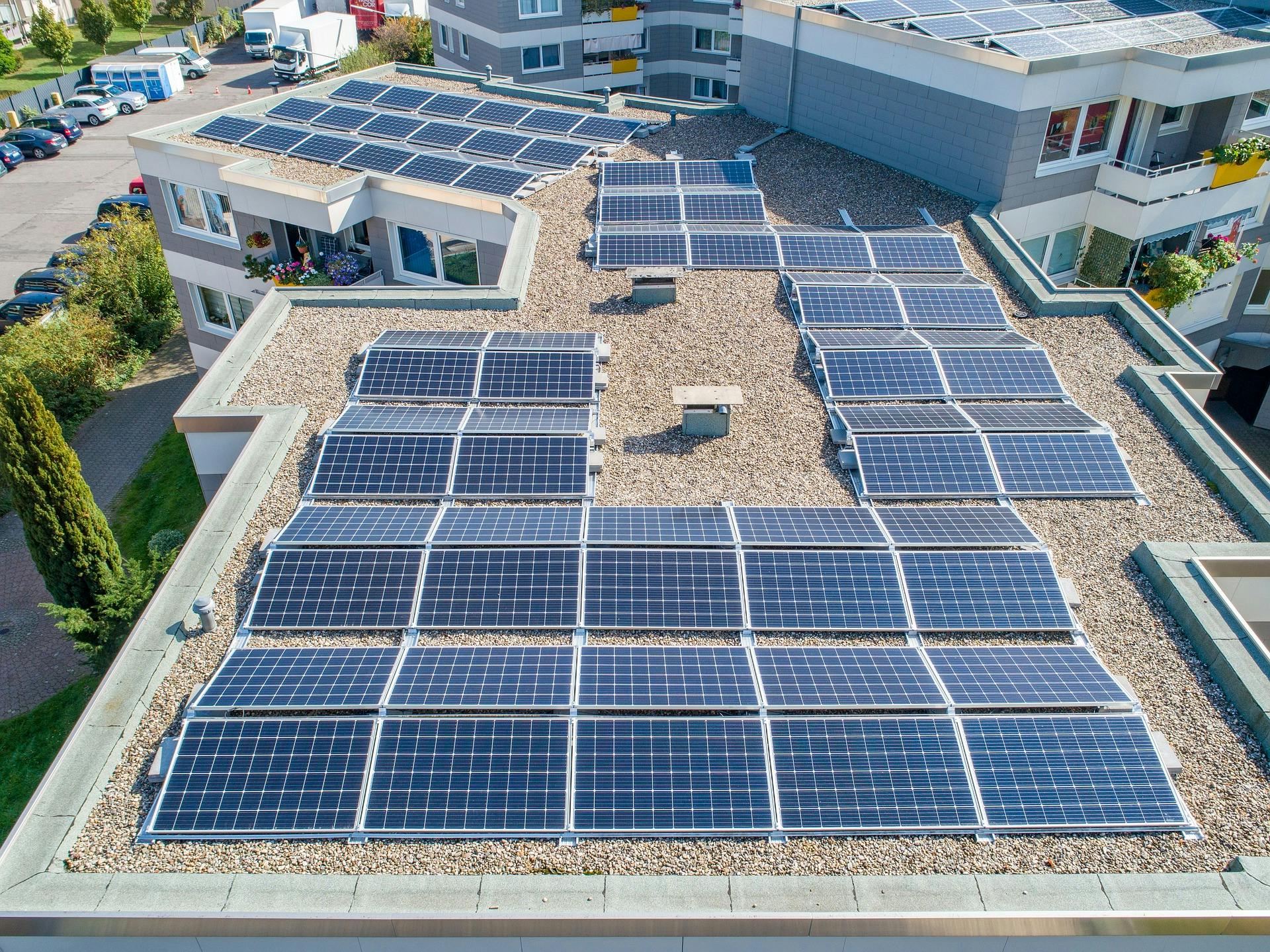 découvrez pourquoi les panneaux solaires sont essentiels pour les pme : réduction des coûts énergétiques, contribution à un environnement durable et amélioration de l'image de marque. adoptez une solution énergétique innovante et rentable pour votre entreprise.