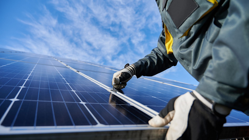 découvrez l'importance d'un poseur de panneaux photovoltaïques, expert essentiel pour garantir une installation efficace et sécurisée de vos systèmes solaires. profitez des avantages de l'énergie renouvelable tout en maximisant la performance de votre investissement.