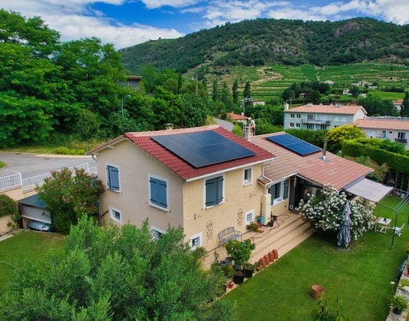 découvrez les causes et conséquences des incendies liés aux installations photovoltaïques. renseignez-vous sur les mesures de prévention et de sécurité à adopter pour protéger votre système solaire et votre domicile.