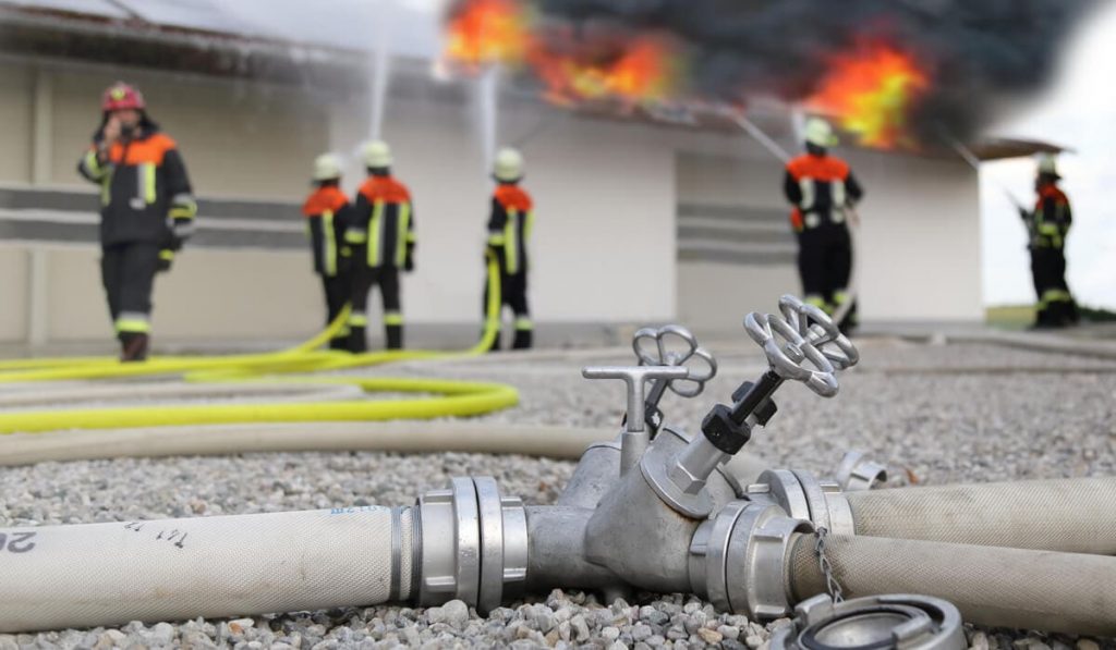 découvrez les risques d'incendie liés aux installations photovoltaïques et les meilleures pratiques pour assurer la sécurité de vos panneaux solaires. informez-vous sur les mesures de prévention et les solutions pour minimiser les dangers.