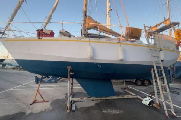 découvrez les inconvénients des bateaux en alu : légèreté, conduite, isolation phonique, et coût d'entretien. informez-vous sur les défis à considérer avant d'investir dans un bateau en aluminium.