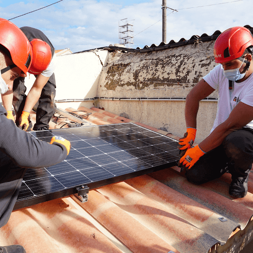 découvrez les opportunités d'emploi en tant qu'installateur solaire. rejoignez un secteur en pleine croissance et participez à la transition énergétique tout en bénéficiant d'une carrière enrichissante et durable.