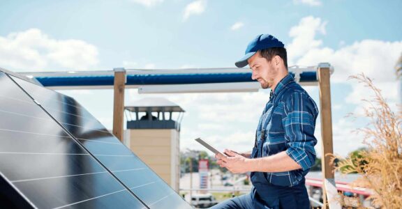 découvrez notre service d'installation de panneaux solaires à montpellier. bénéficiez d'une énergie renouvelable et d'économies sur vos factures grâce à des experts qualifiés. contactez-nous pour un devis personnalisé !